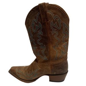Shyanne embroidered cowboy boots size 8